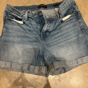 Banana Republic		
High-Rise 4" Jean Short